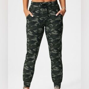 Fabletics High-Waisted Performance Camo Drawstring Jogger Pants Size‎ Medium
